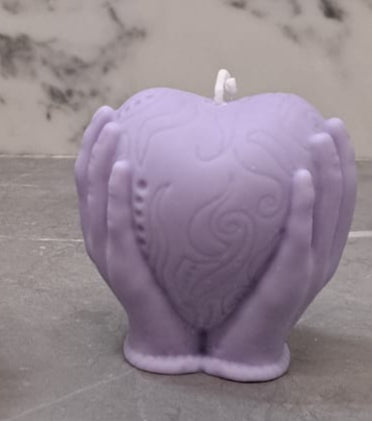 Corazon entre manos