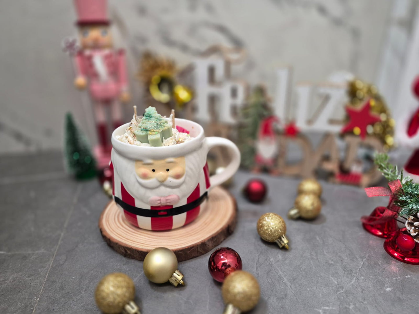 Vela Artesanal Navideña en Taza de Cerámica