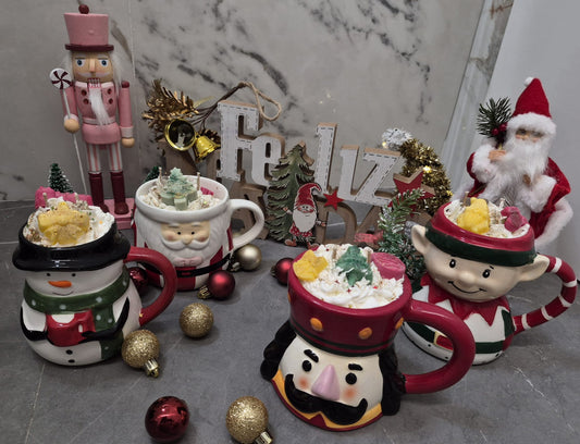 Vela Artesanal Navideña en Taza de Cerámica