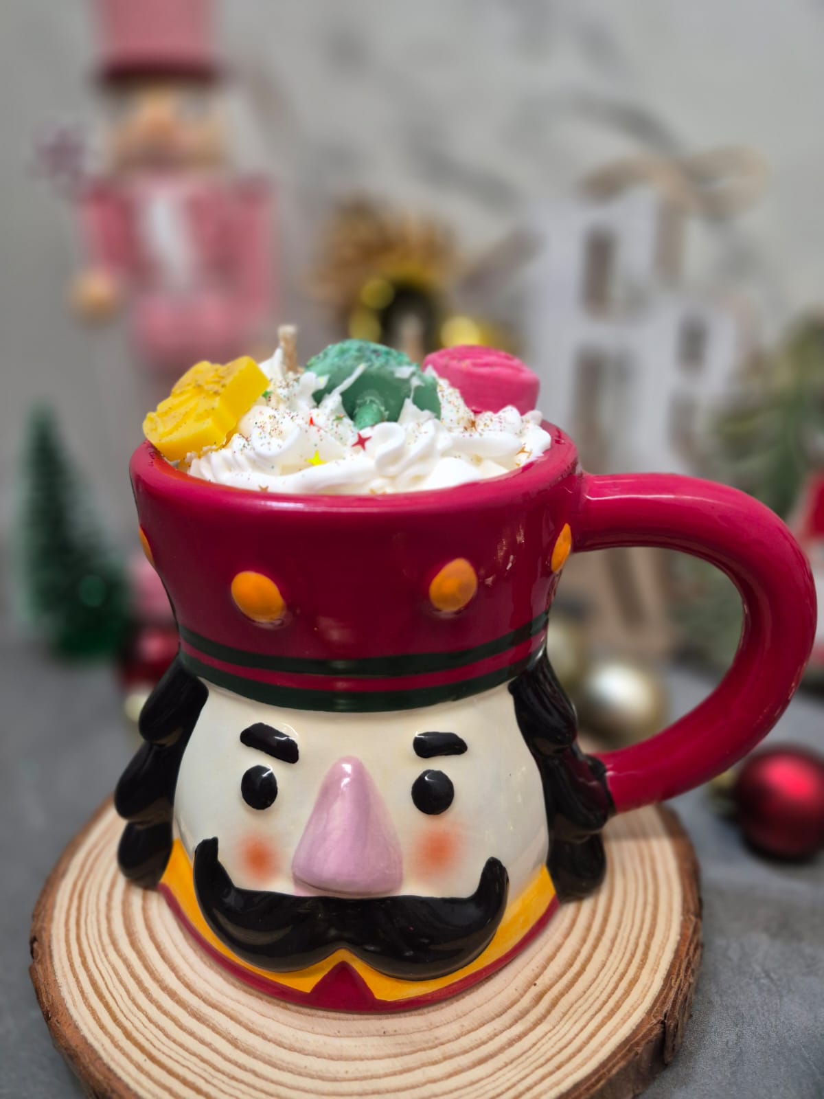 Vela Artesanal Navideña en Taza de Cerámica