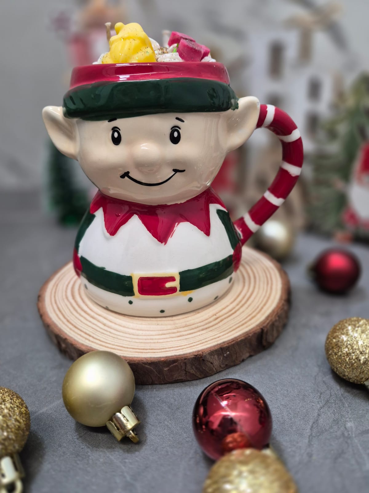 Vela Artesanal Navideña en Taza de Cerámica